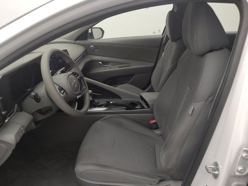 Used 2022 Hyundai Elantra SE FWD image 17