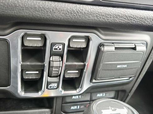 Certified 2025 Jeep Wrangler Unlimited Sport AWD/4WD image 33