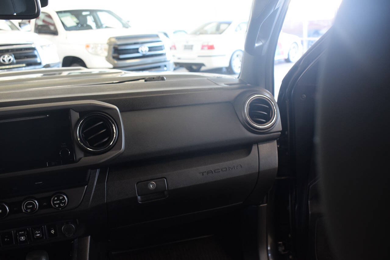 Used 2019 Toyota Tacoma TRD Sport w/ Technology Package AWD/4WD image 31