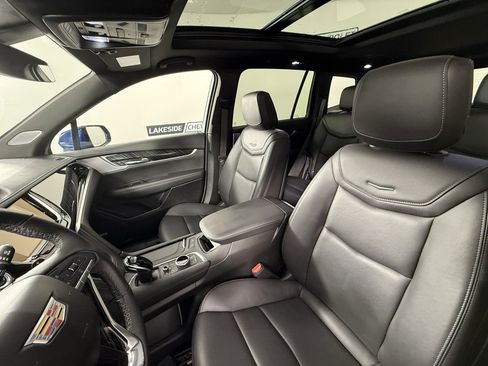 Used 2025 Cadillac XT6 Premium Luxury image 30