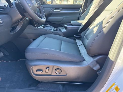 New 2026 GMC Terrain AT4 w/ LPO, Black Badging Package image 19