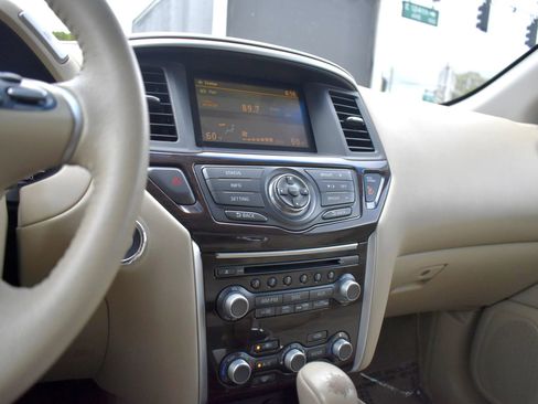 Used 2013 Nissan Pathfinder SL image 25