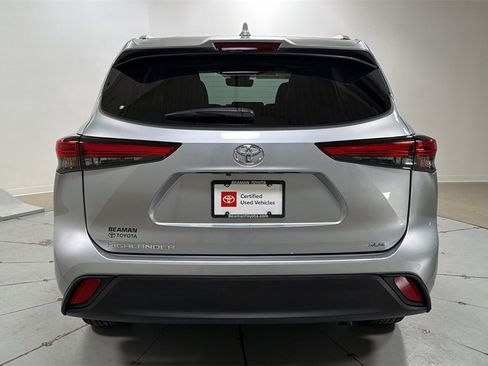 Certified 2023 Toyota Highlander XLE image 4