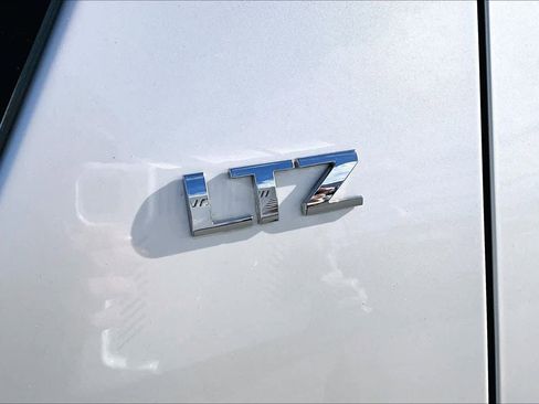 Used 2014 Chevrolet Suburban LTZ image 9