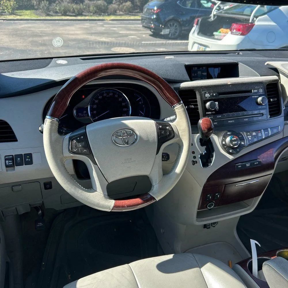 Used 2011 Toyota Sienna Limited AWD/4WD image 27