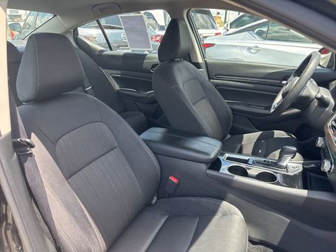 Used 2024 Nissan Altima 2.5 SV FWD image 17
