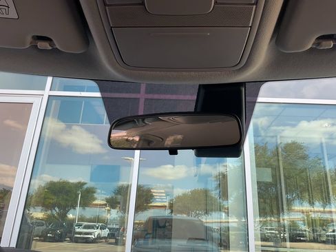 Used 2025 Kia Soul LX w/ LX Technology Package FWD image 13