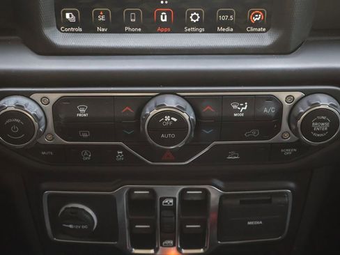 Used 2022 Jeep Wrangler Unlimited Sahara image 18