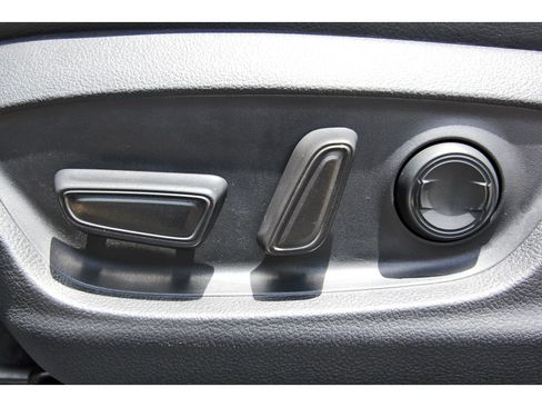 Used 2022 Toyota Camry SE w/ Convenience Package FWD image 32