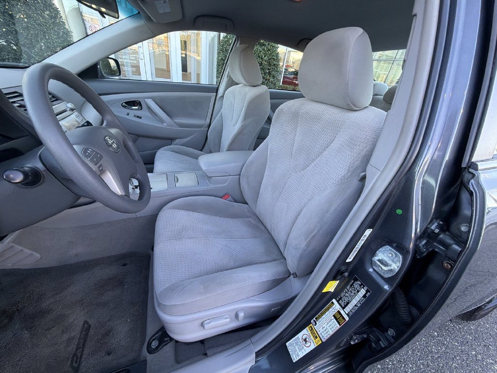 Used 2011 Toyota Camry LE FWD image 19