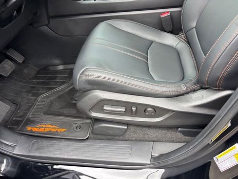 Used 2025 Honda Pilot TrailSport image 27