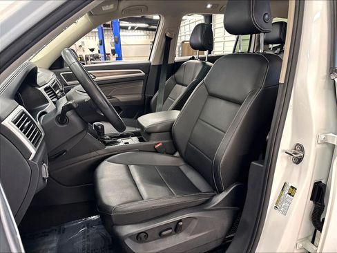 Used 2023 Volkswagen Atlas SE w/ Panoramic Sunroof Package FWD image 24