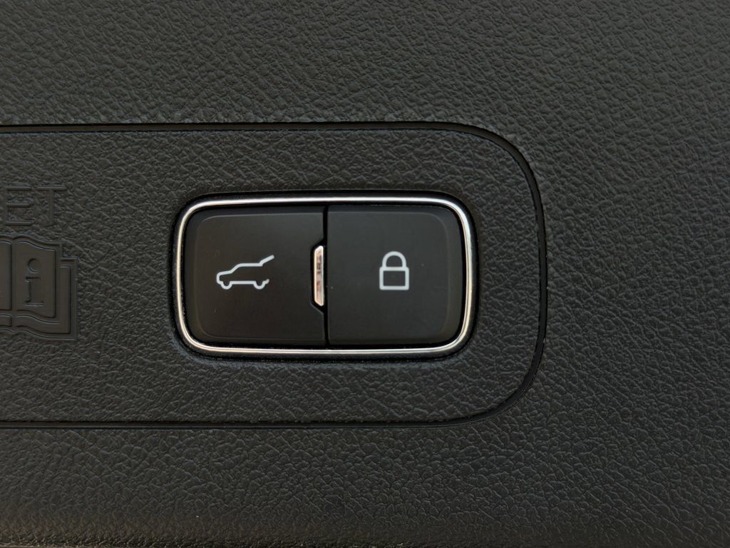Used 2023 Lincoln Aviator Reserve w/ Equipment Group 201A RWD image 6