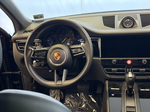 Certified 2024 Porsche Macan AWD/4WD image 20