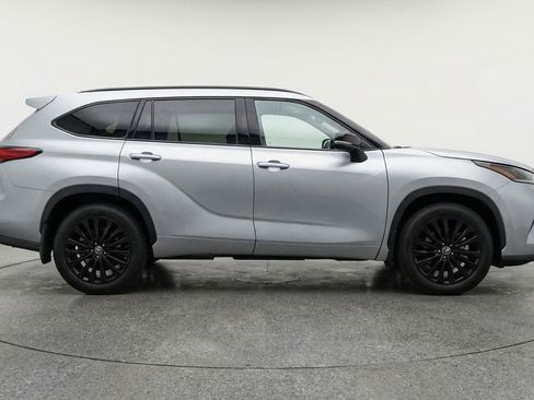 Used 2025 Toyota Highlander XSE AWD/4WD image 11