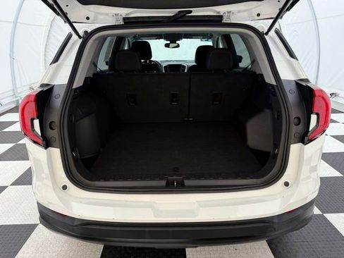 Used 2024 GMC Terrain SLE image 4