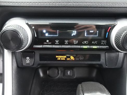 Used 2022 Toyota RAV4 LE FWD image 25
