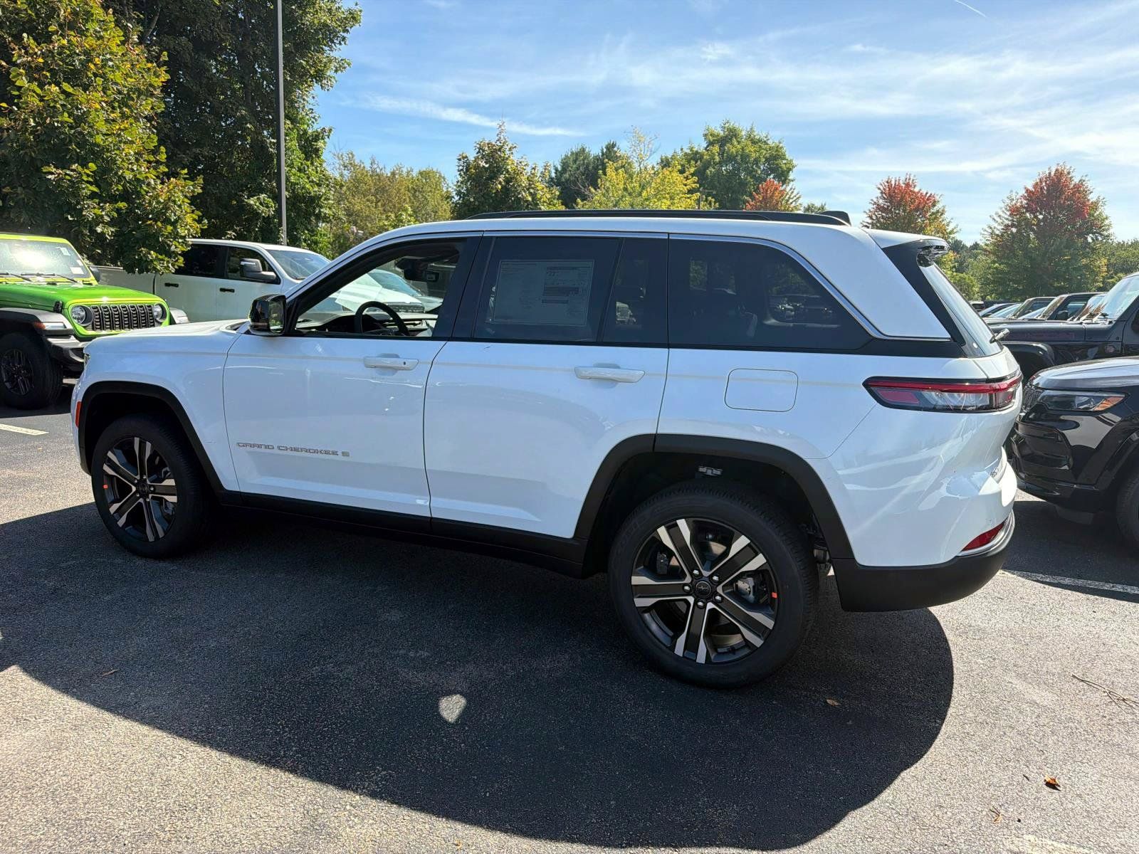 New 2027 Jeep Grand Cherokee Limited AWD/4WD image 3