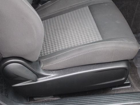 Used 2018 Dodge Challenger SXT image 21