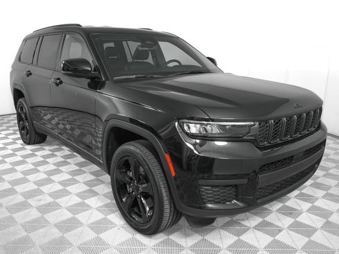 Used 2023 Jeep Grand Cherokee L Laredo AWD/4WD image 3