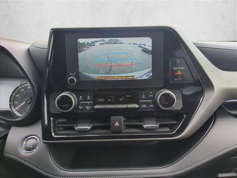 Used 2023 Toyota Highlander L image 15