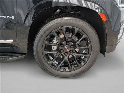 Used 2022 GMC Yukon SLT w/ SLT Premium Package image 29