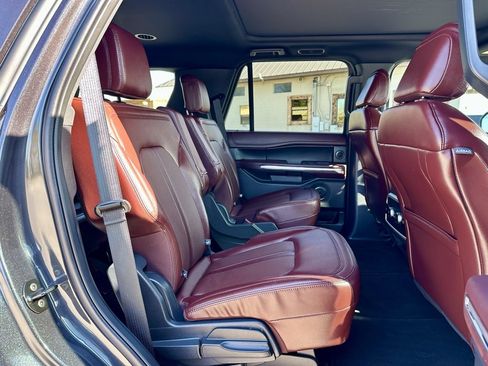 Used 2024 Ford Expedition Limited image 13