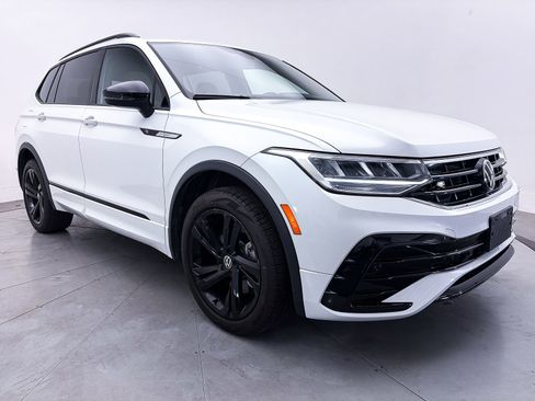 Used 2024 Volkswagen Tiguan SE R-Line FWD image 9