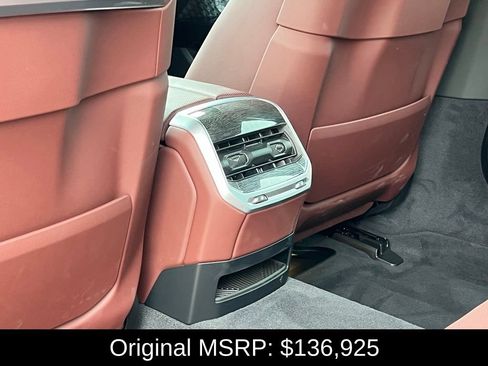 Used 2025 BMW 760i xDrive w/ Executive Package AWD/4WD image 28