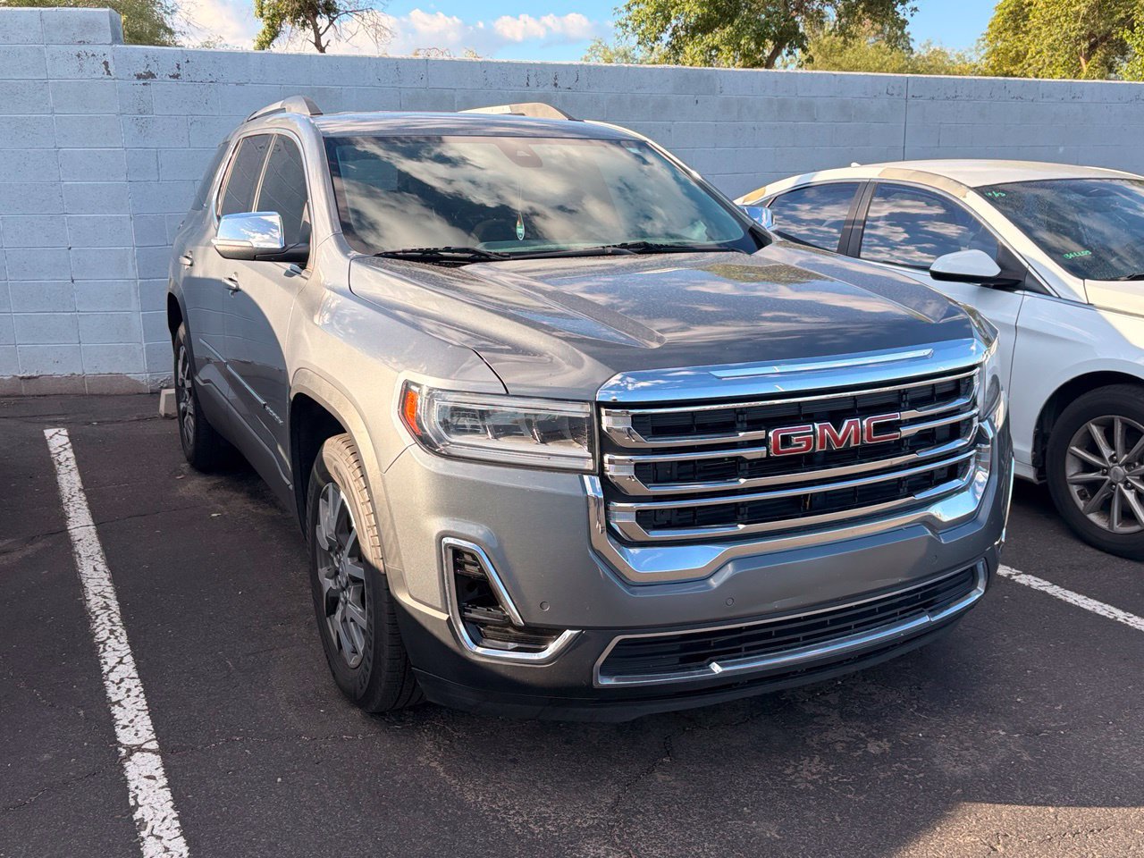 Used 2021 GMC Acadia SLE w/ Driver Convenience Package FWD image 4
