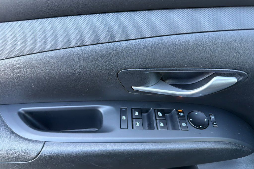 Certified 2025 Hyundai Tucson SEL AWD/4WD image 8
