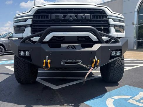 Used 2025 RAM 2500 Laramie AWD/4WD image 3