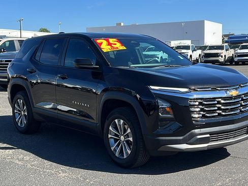 Used 2025 Chevrolet Equinox LT AWD/4WD image 3