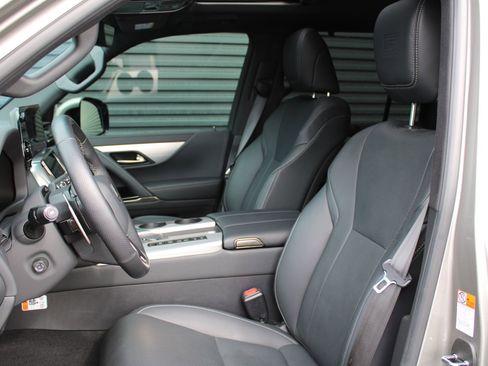 Used 2025 Lexus LX 700h F Sport image 24