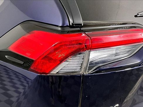 Used 2021 Toyota RAV4 XLE Premium image 23