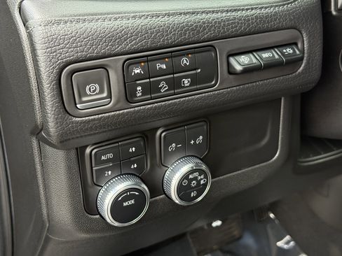 Used 2023 GMC Yukon Denali image 28