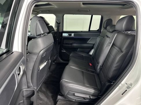 Used 2025 Hyundai Santa Fe Limited AWD/4WD image 25