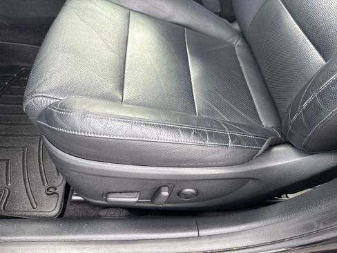 Used 2017 Kia Cadenza Premium w/ Luxury Package image 11