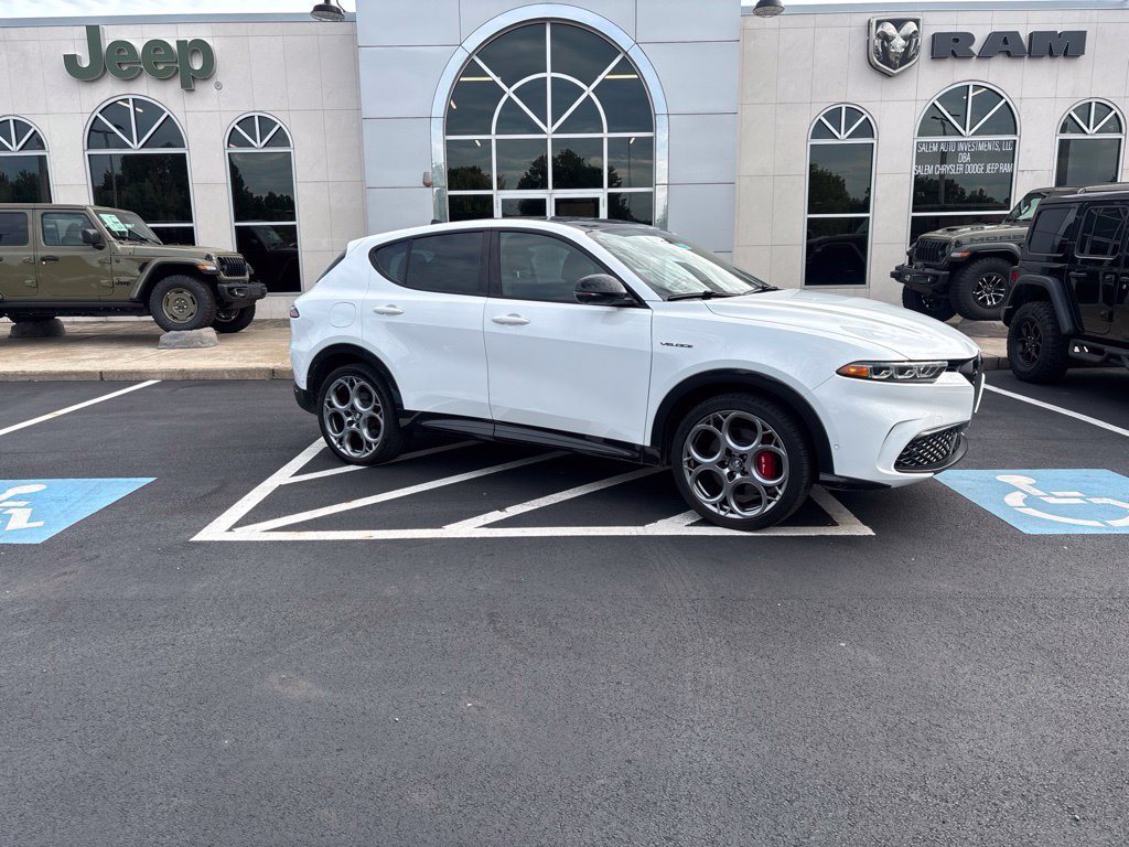 Used 2024 Alfa Romeo Tonale Veloce w/ Active Assist Package AWD/4WD image 2