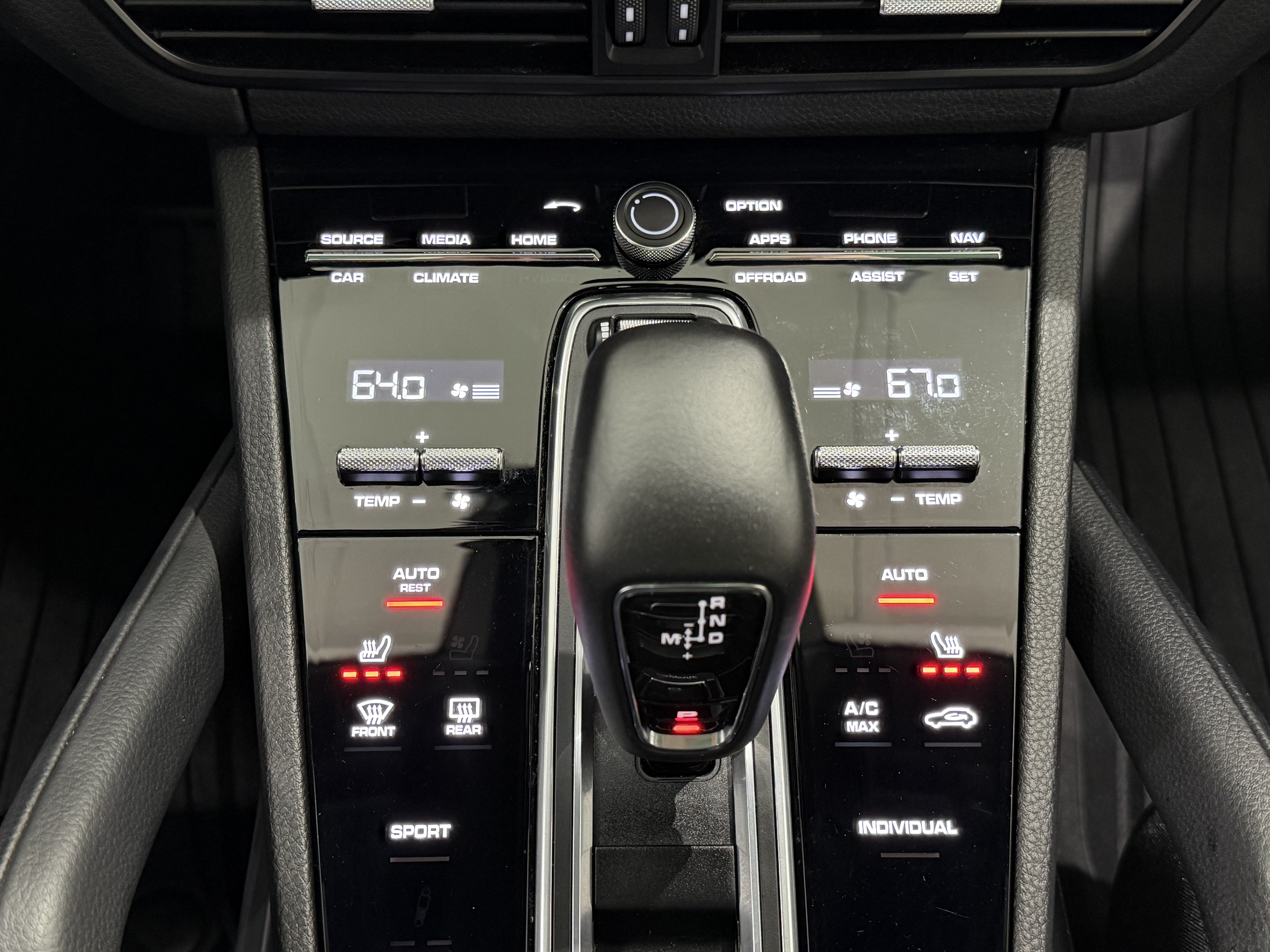 Certified 2023 Porsche Cayenne AWD/4WD image 40