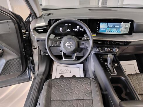 Used 2025 Nissan Kicks SV w/ SV Premium Package image 52