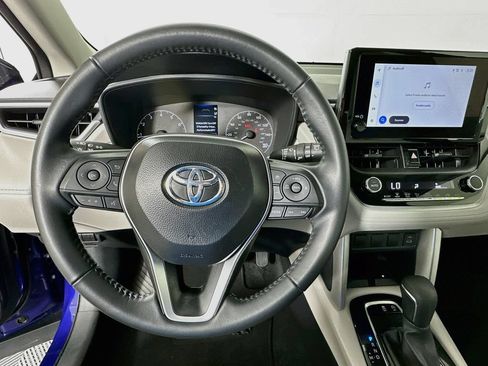 Used 2025 Toyota Corolla Cross LE FWD image 11