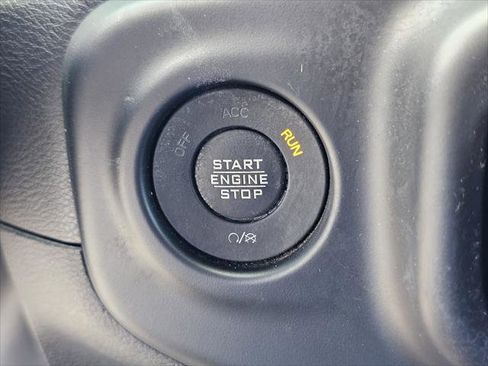 Certified 2023 Jeep Gladiator Sport AWD/4WD image 23