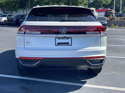 Certified 2026 Volkswagen Atlas Cross Sport SE FWD image 5