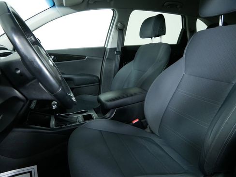 Used 2017 Kia Sorento LX w/ LX Convenience Package image 12