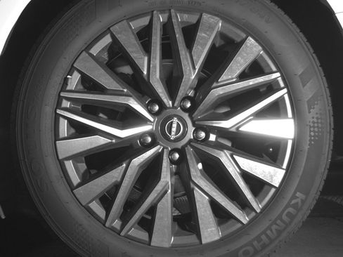 Used 2025 Nissan Altima 2.5 SV FWD image 14