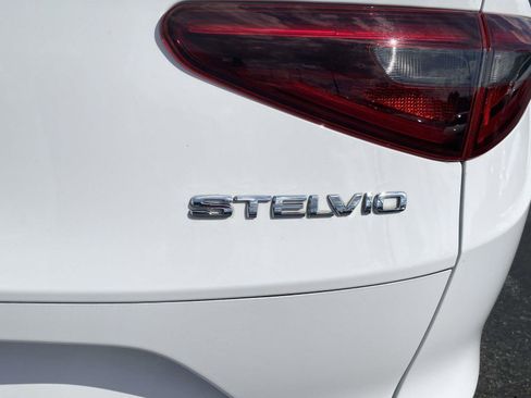 Used 2022 Alfa Romeo Stelvio Veloce image 41