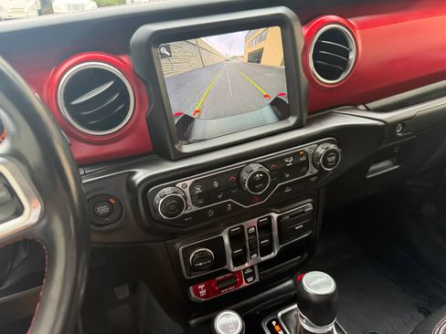 Used 2023 Jeep Gladiator Rubicon w/ Cold Weather Group AWD/4WD image 39