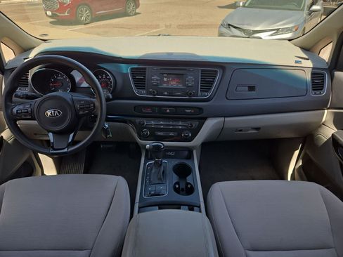 Used 2015 Kia Sedona LX w/ LX Convenience Package FWD image 16