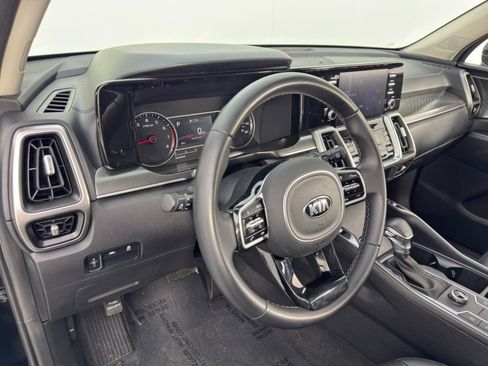 Used 2021 Kia Sorento S image 12